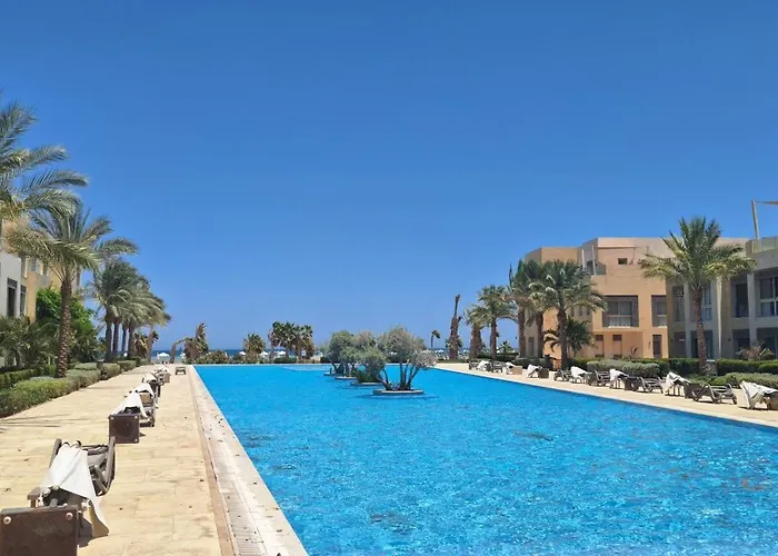 Apartman Mangroovy 2br Penthouse, Access, Pool & Sea Views & Private Rooftop Terrace *