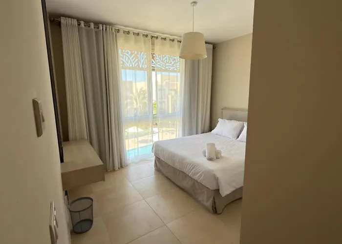 Mangroovy 2br Penthouse, Access, Pool & Sea Views & Private Rooftop Terrace *