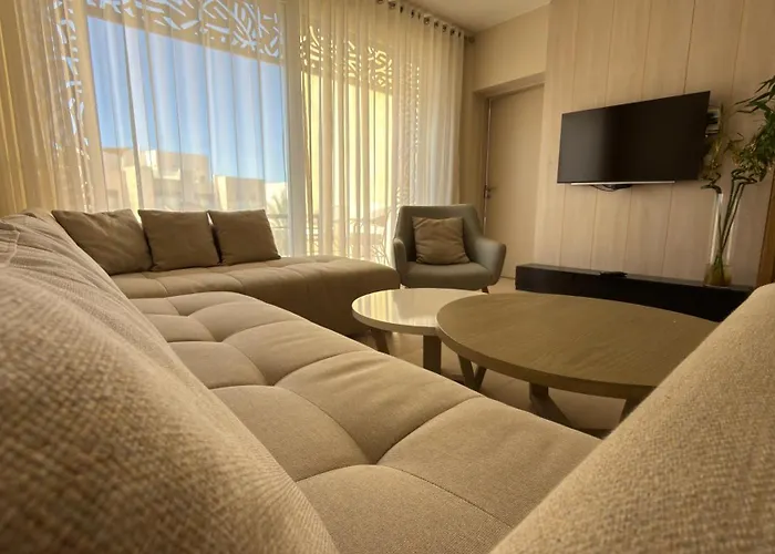 Mangroovy 2br Penthouse, Access, Pool & Sea Views & Private Rooftop Terrace *