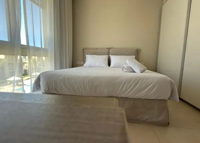 Mangroovy 2br Penthouse, Access, Pool & Sea Views & Private Rooftop Terrace *
