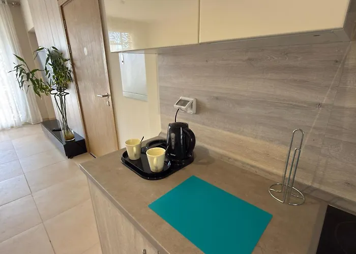 Apartman Mangroovy 2br Penthouse, Access, Pool & Sea Views & Private Rooftop Terrace *