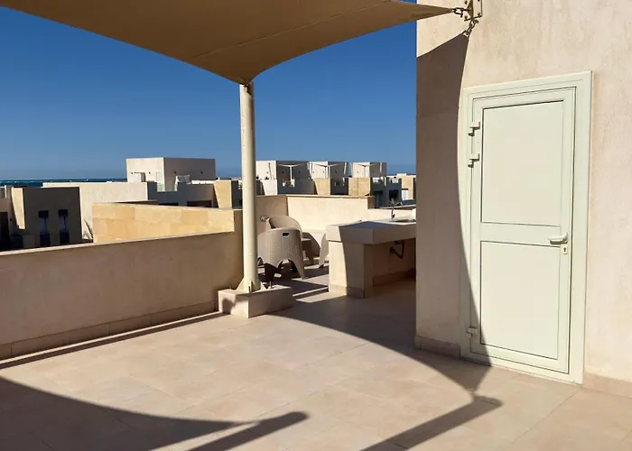 Apartman Mangroovy 2br Penthouse, Access, Pool & Sea Views & Private Rooftop Terrace el-Gúna