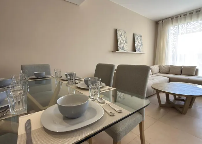 Apartman Mangroovy 2br Penthouse, Access, Pool & Sea Views & Private Rooftop Terrace *