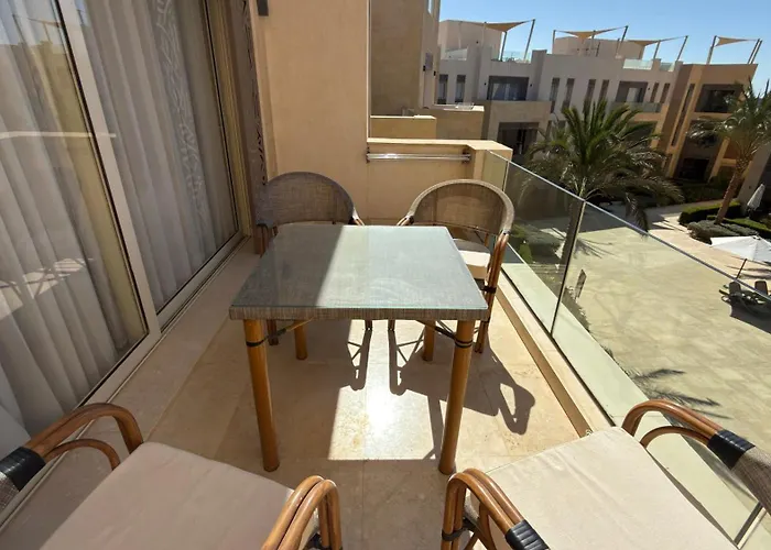Mangroovy 2br Penthouse, Access, Pool & Sea Views & Private Rooftop Terrace Apartman