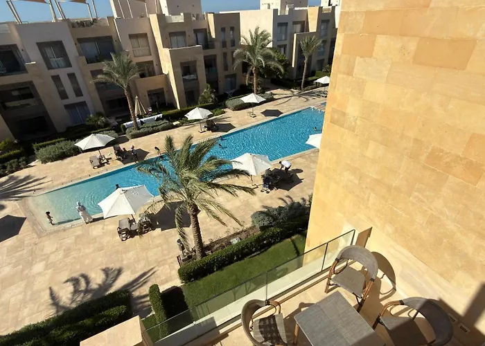 Apartman Mangroovy 2br Penthouse, Access, Pool & Sea Views & Private Rooftop Terrace *