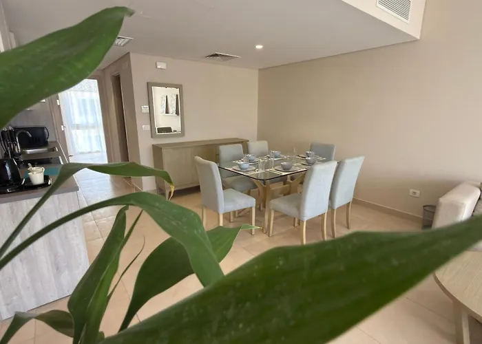 Mangroovy 2br Penthouse, Access, Pool & Sea Views & Private Rooftop Terrace