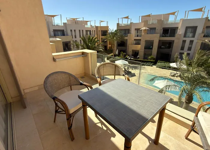Apartman Mangroovy 2br Penthouse, Access, Pool & Sea Views & Private Rooftop Terrace *