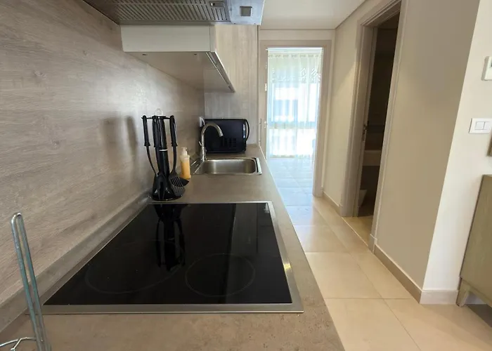 Mangroovy 2br Penthouse, Access, Pool & Sea Views & Private Rooftop Terrace *