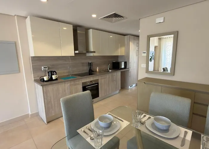 Mangroovy 2br Penthouse, Access, Pool & Sea Views & Private Rooftop Terrace Apartman *