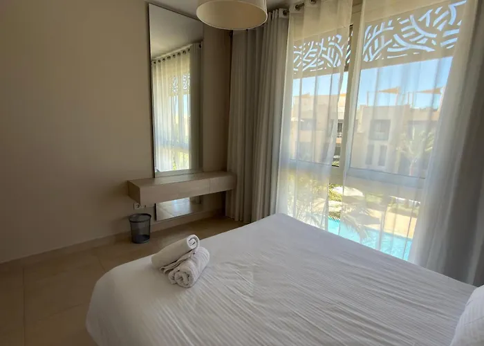 Mangroovy 2br Penthouse, Access, Pool & Sea Views & Private Rooftop Terrace