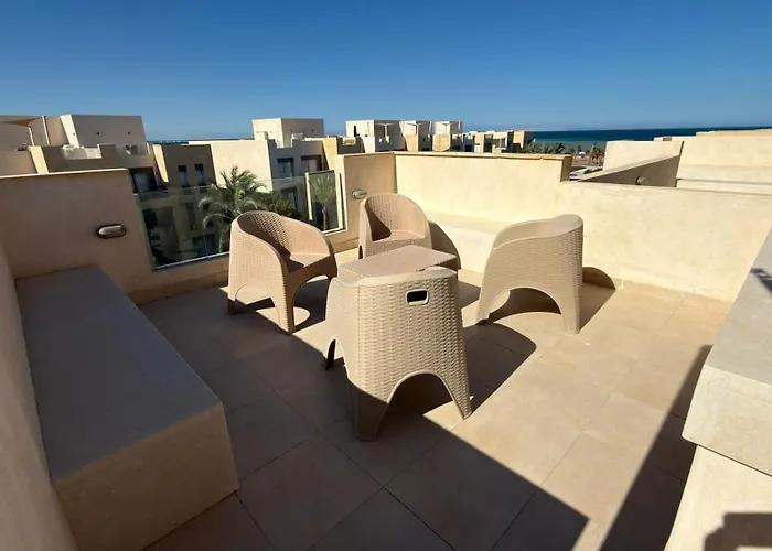 Apartman Mangroovy 2br Penthouse, Access, Pool & Sea Views & Private Rooftop Terrace