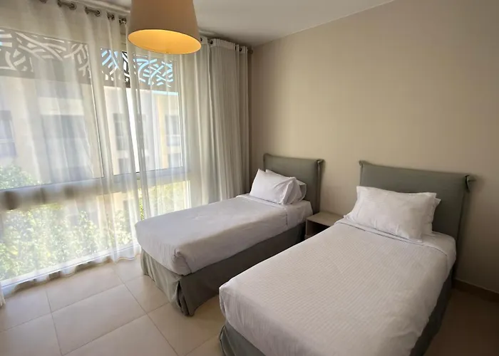 Apartman Mangroovy 2br Penthouse, Access, Pool & Sea Views & Private Rooftop Terrace *