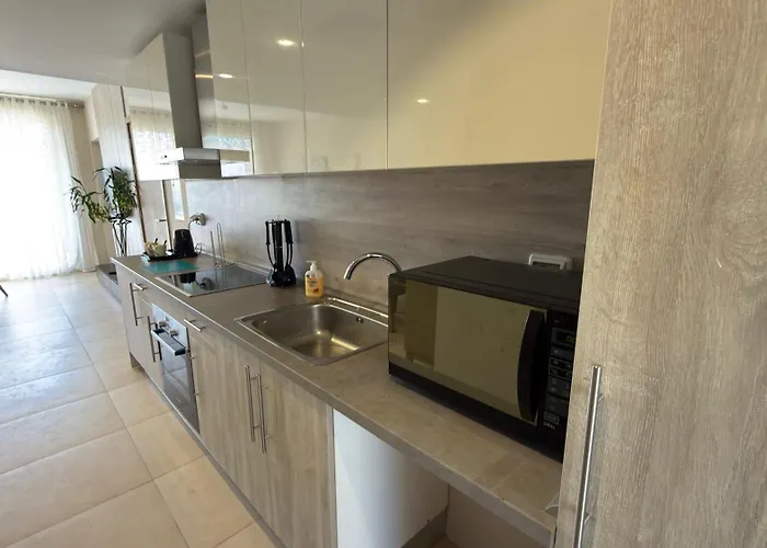 Apartman Mangroovy 2br Penthouse, Access, Pool & Sea Views & Private Rooftop Terrace *