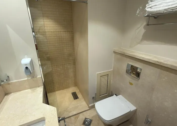 Mangroovy 2br Penthouse, Access, Pool & Sea Views & Private Rooftop Terrace *